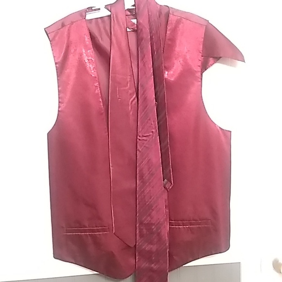 MENS berry satin vest set